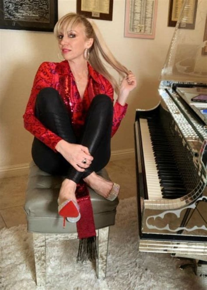 Debbie Gibson Height, Weight, Age, Boyfriend, Family, Facts, Biography ·